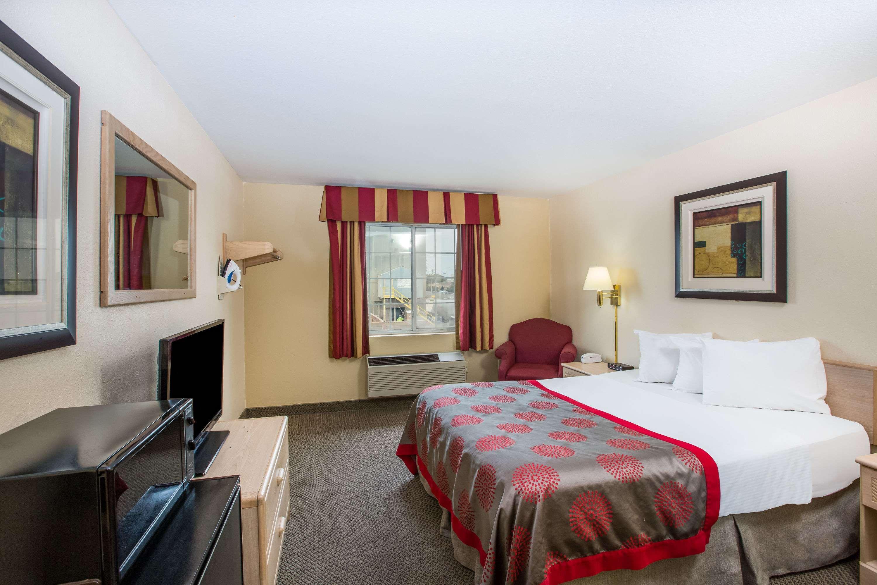 Ramada By Wyndham Sioux Falls Exterior foto